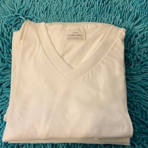 Calvin Klein v-neck t-shirts sz XL
